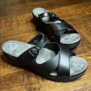 Dansko Black Leather Sela Sandal, size 42 EU/11.5-12 US